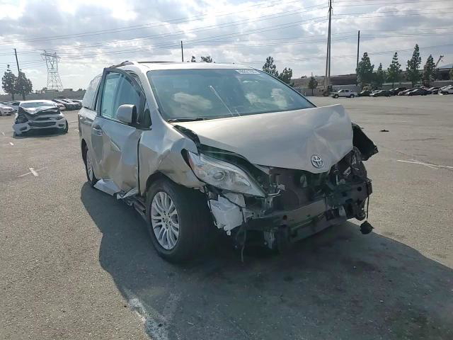 Toyota Sienna 2016