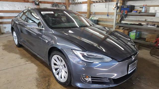 Tesla Model S 2020