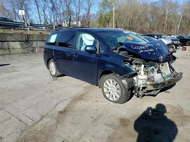 Toyota Sienna 2012