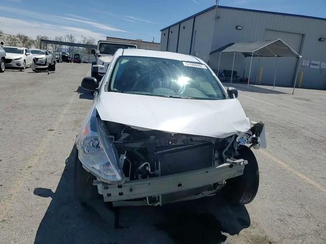 Nissan Versa 2015
