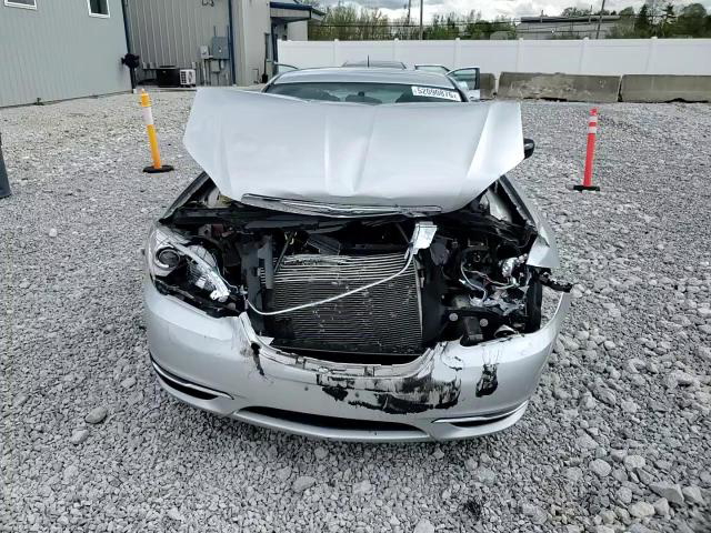 Chrysler 200 2011