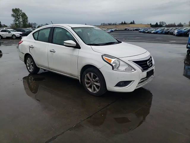 Nissan Versa 2015