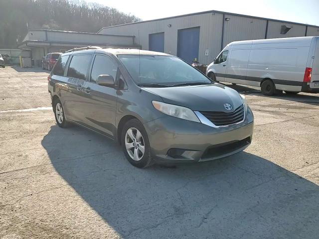 Toyota Sienna 2013