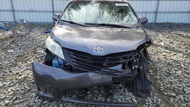 Toyota Sienna 2011