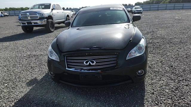 Infiniti M 2013