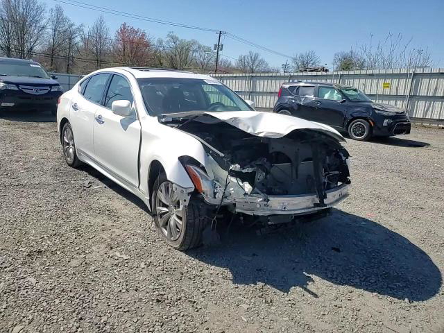 Infiniti M 2012