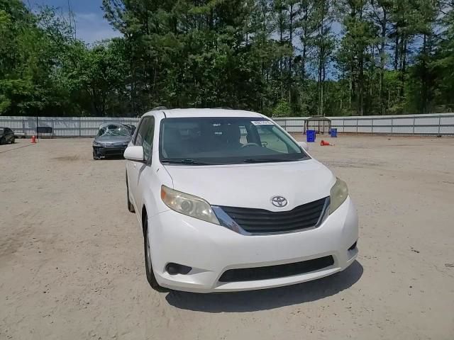 Toyota Sienna 2011