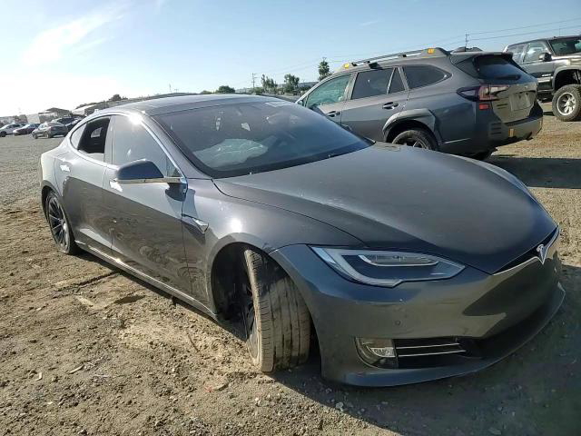 Tesla Model S 2018