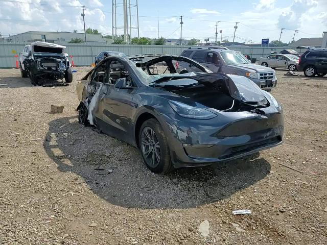 Tesla Model Y 2025