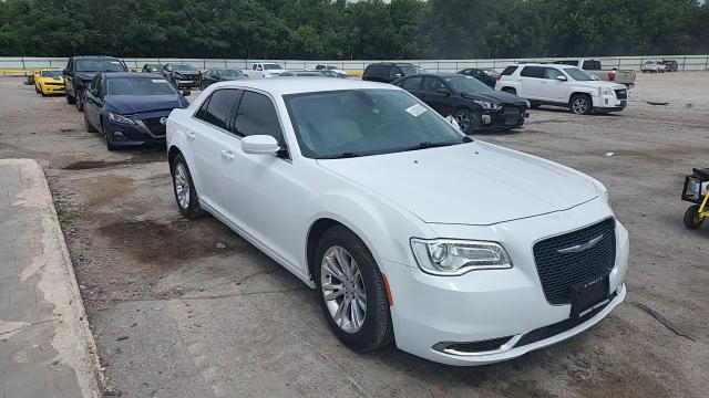 Chrysler 300 2017