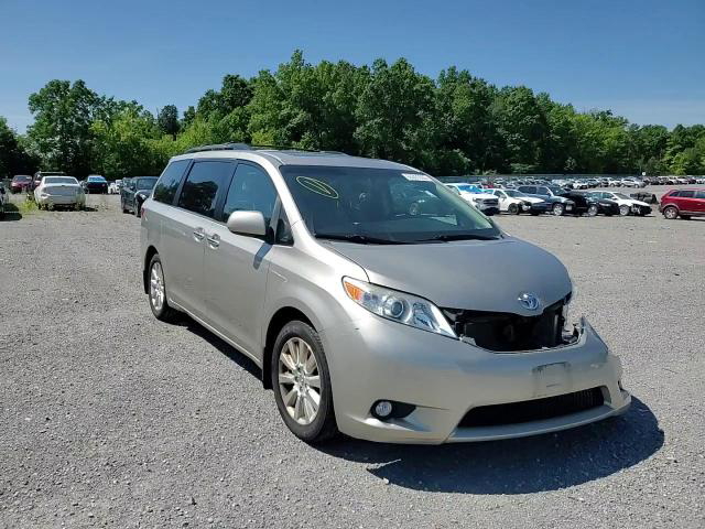 Toyota Sienna 2015