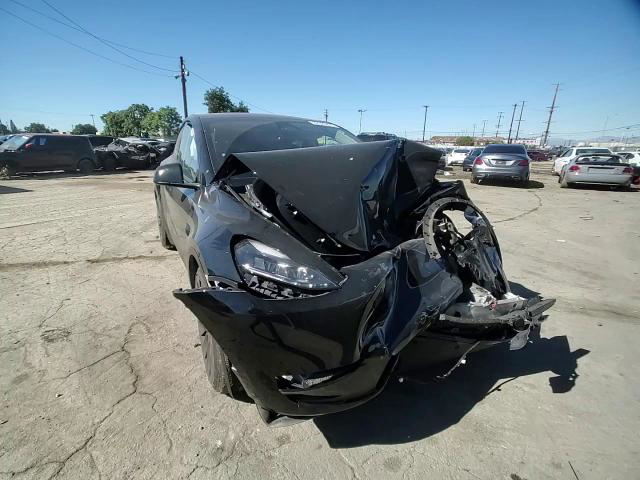 Tesla Model Y 2025