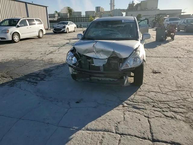 Nissan Versa 2011