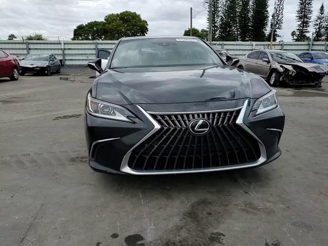 Lexus ES 2025