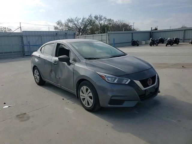 Nissan Versa 2021