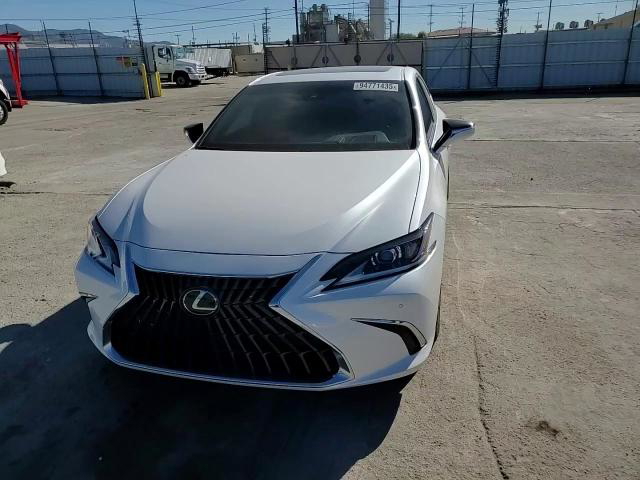 Lexus ES 2024
