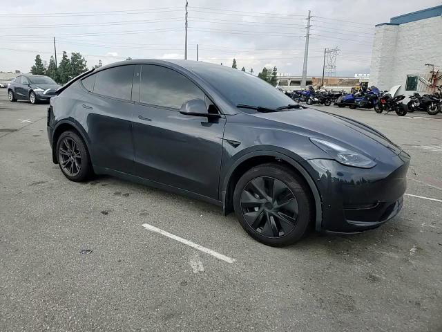Tesla Model Y 2025