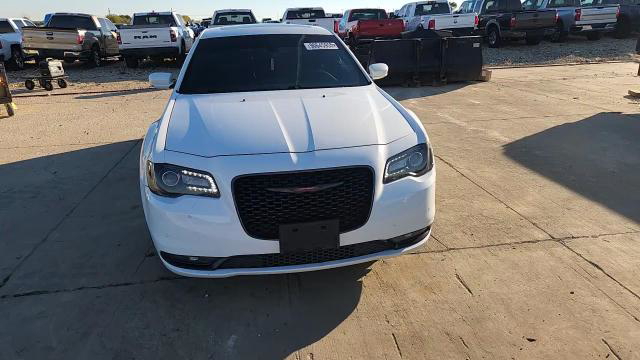 Chrysler 300 2021