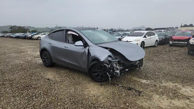 Tesla Model Y 2025