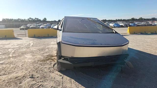 Tesla Cybertruck 2025