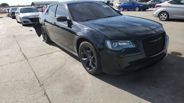 Chrysler 300 2022