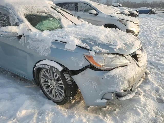 Chrysler 200 2013