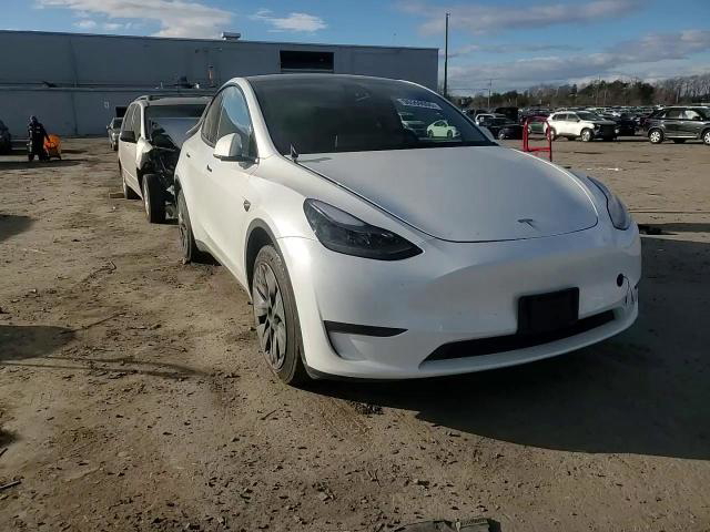 Tesla Model Y 2025