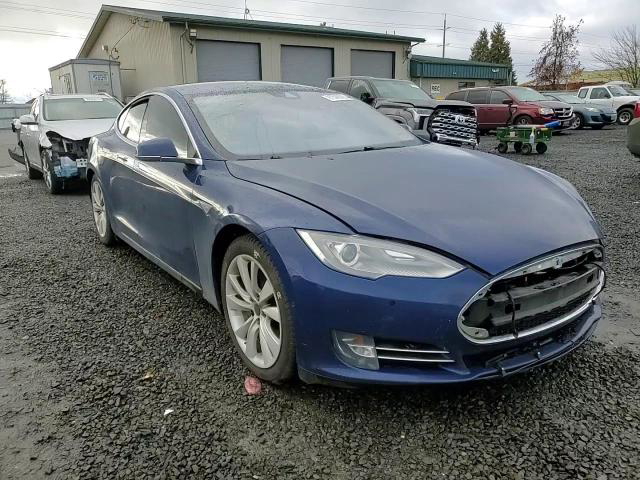 Tesla Model S 2015