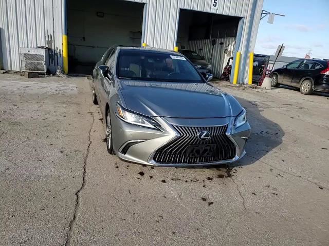 Lexus ES 2019