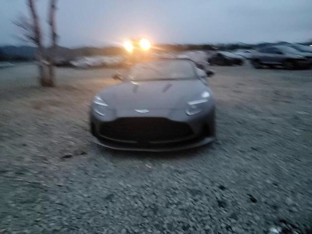 Aston Martin DB12 2024