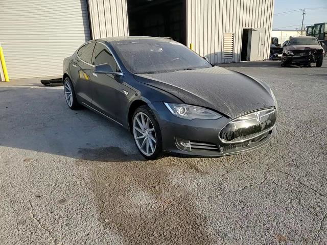 Tesla Model S 2015