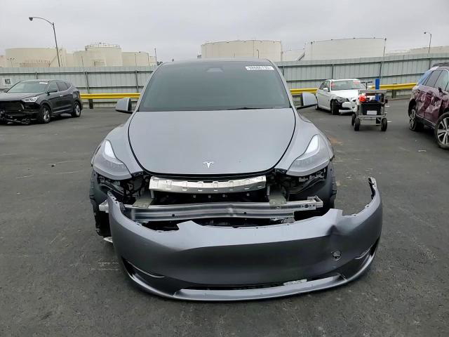 Tesla Model Y 2025