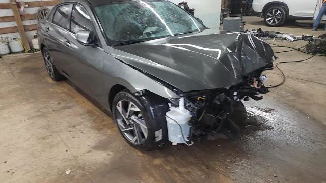 Hyundai Elantra 2024