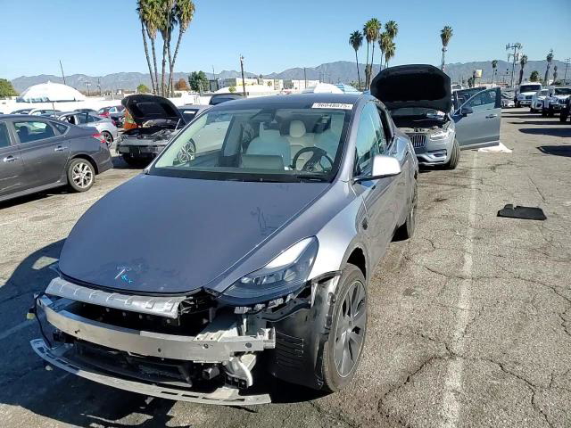 Tesla Model Y 2025