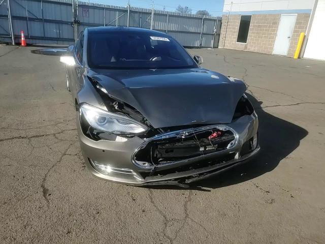 Tesla Model S 2015