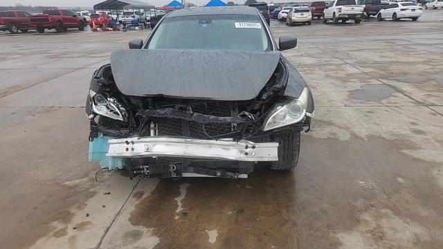 Infiniti M 2012