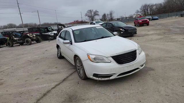 Chrysler 200 2013
