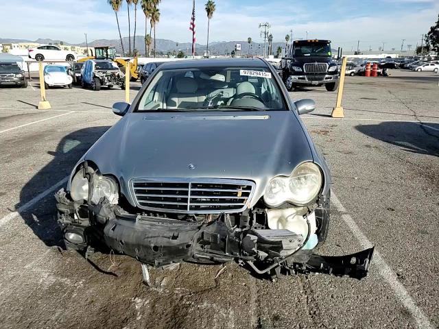 Mercedes-Benz  2005