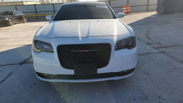 Chrysler 300 2021