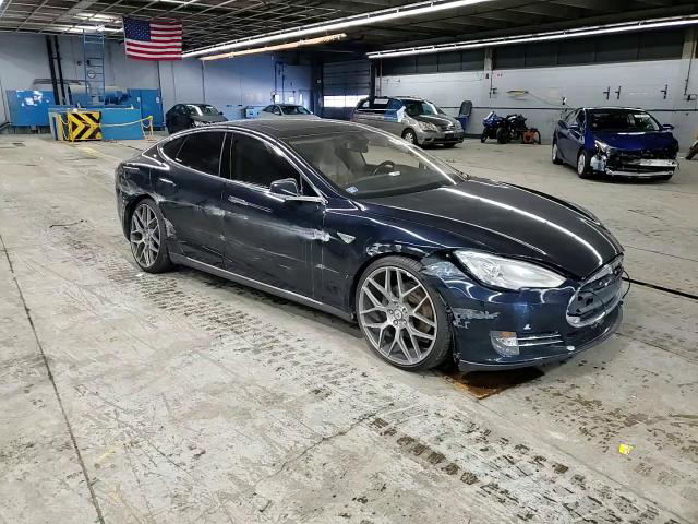 Tesla Model S 2015