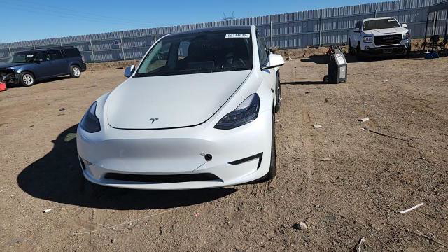 Tesla Model Y 2025