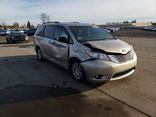 Toyota Sienna 2015