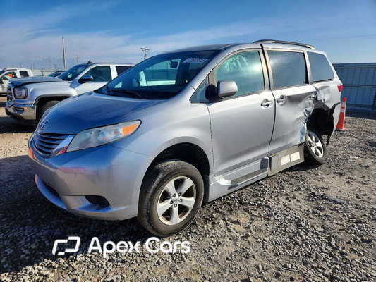 Toyota Sienna 2015 - Image 1 of 13
