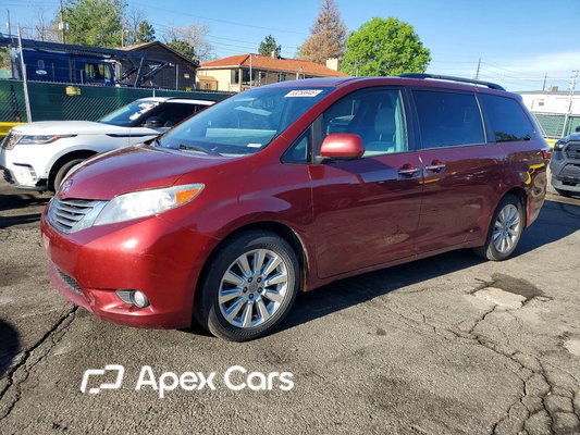 Toyota Sienna 2015 - Image 1 of 13