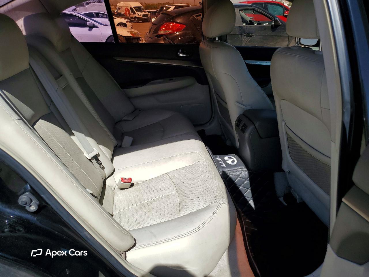 Infiniti G 2011