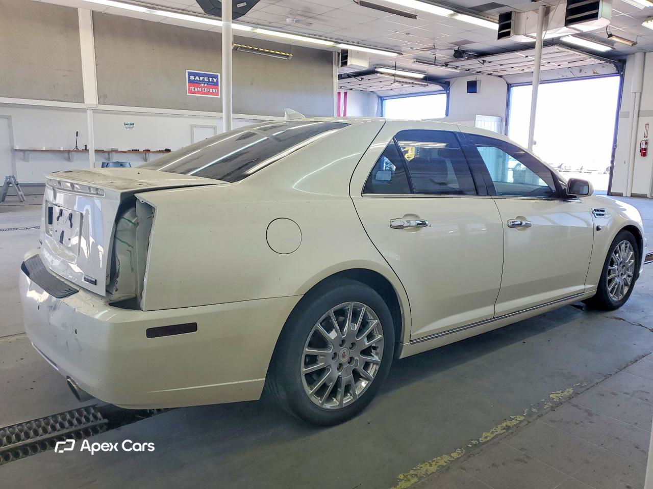 Cadillac STS 2011