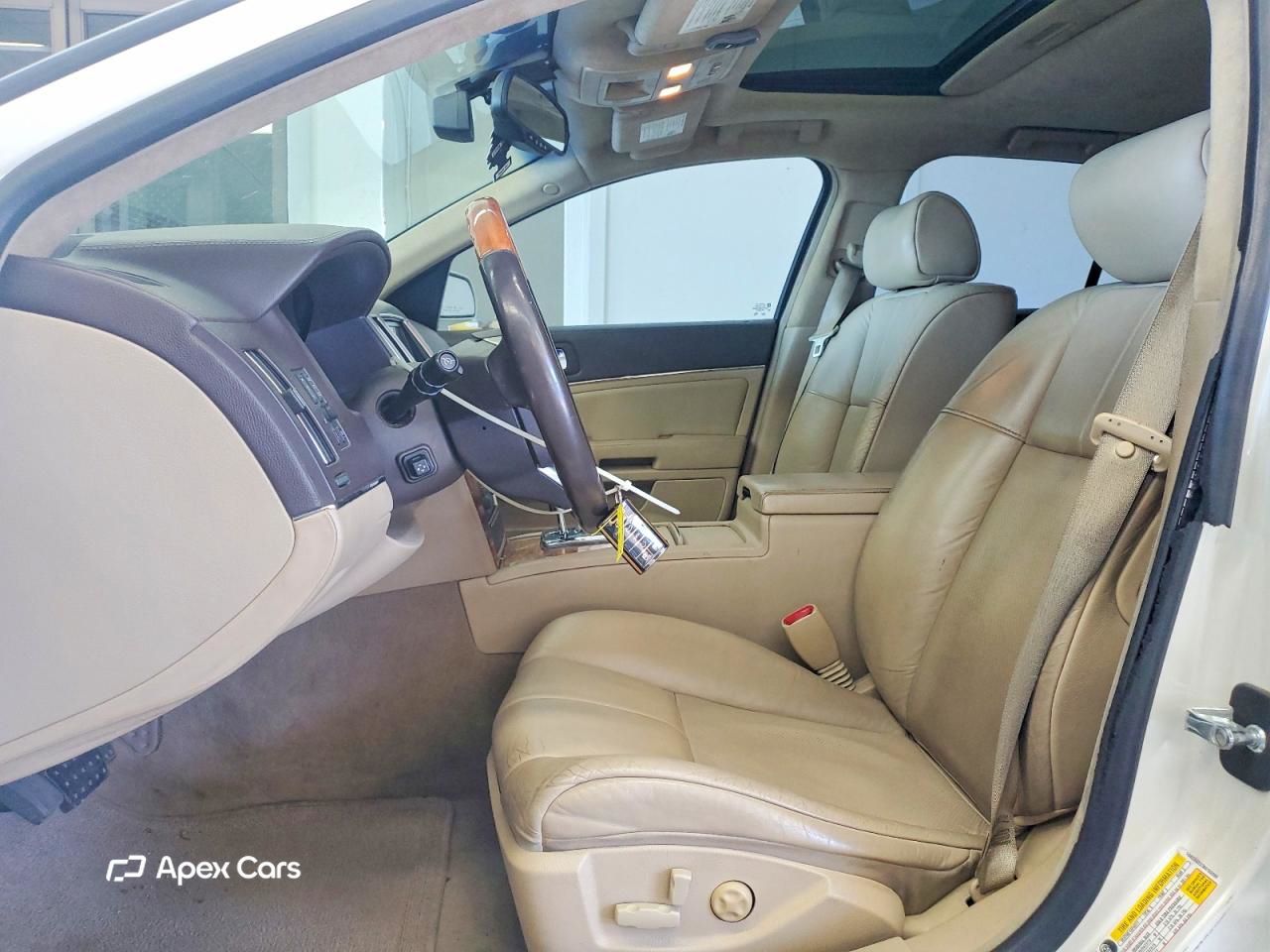 Cadillac STS 2011