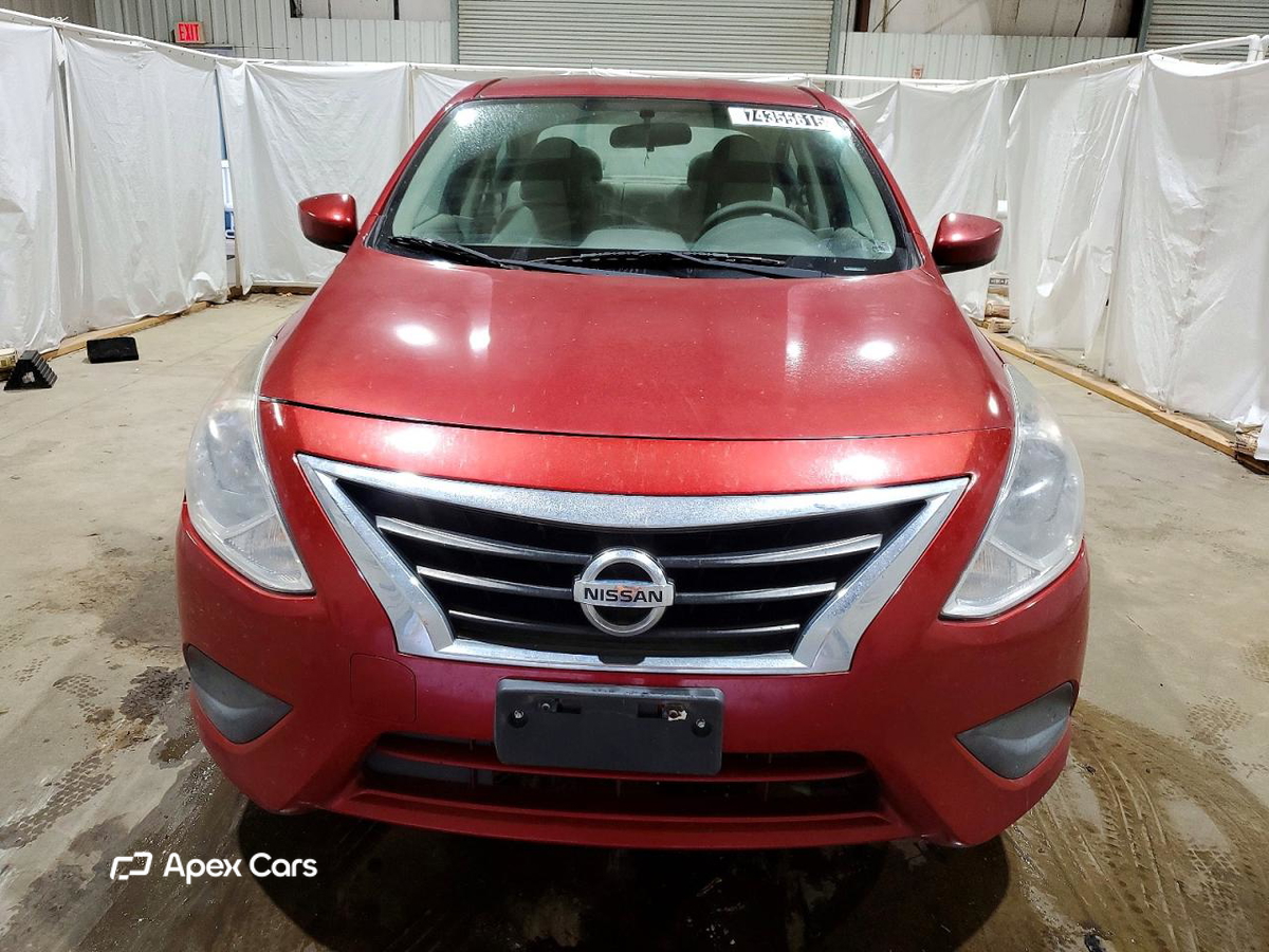 Versa 2015