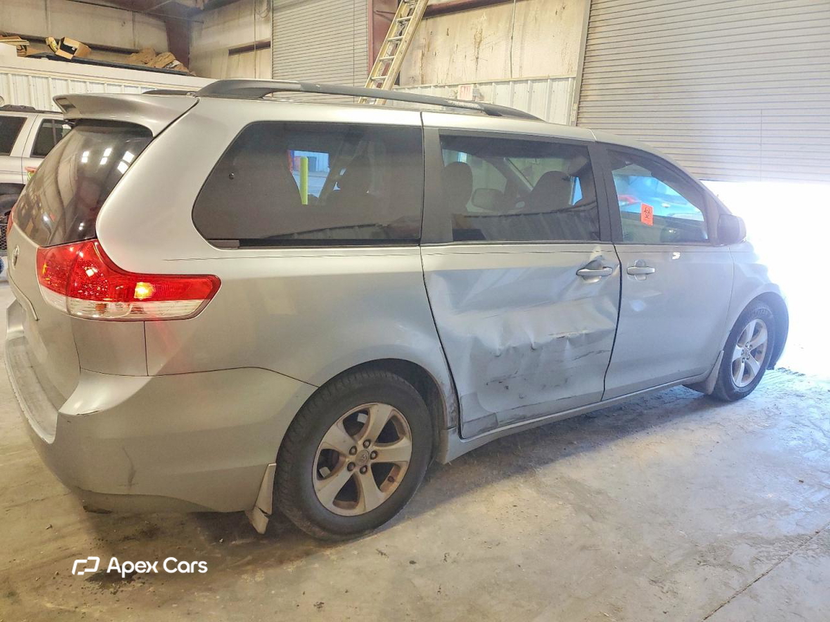 Toyota Sienna 2011