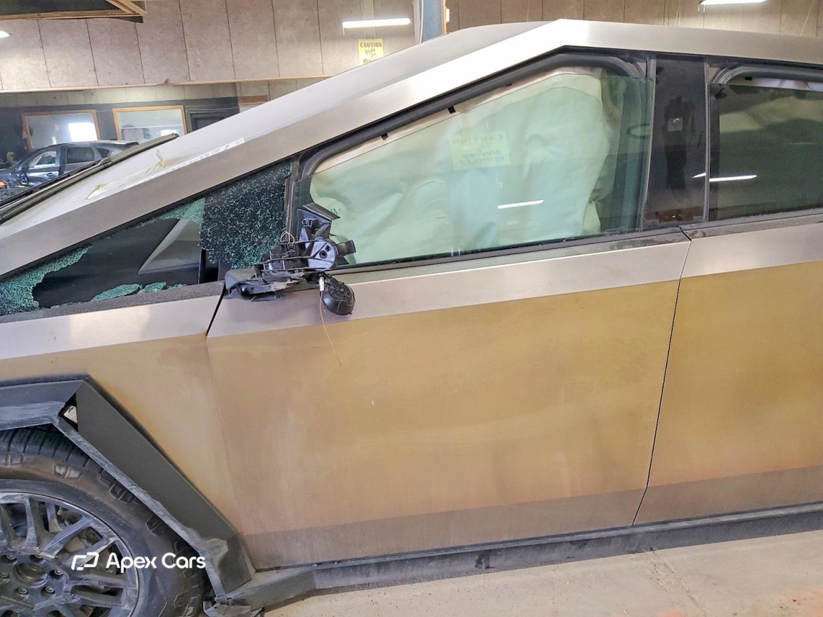 Tesla Cybertruck 2025